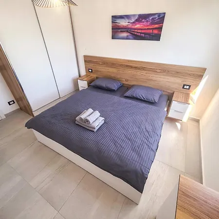 Riviera Star Retreat I72 Durres